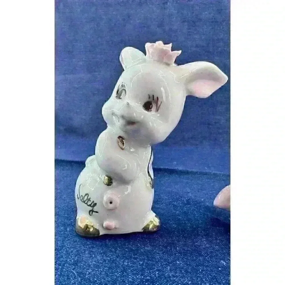 Vtg Set Salty & Peppy Anthropomorphic Bunny Rabbit Salt & Pepper Shakers Cottage
